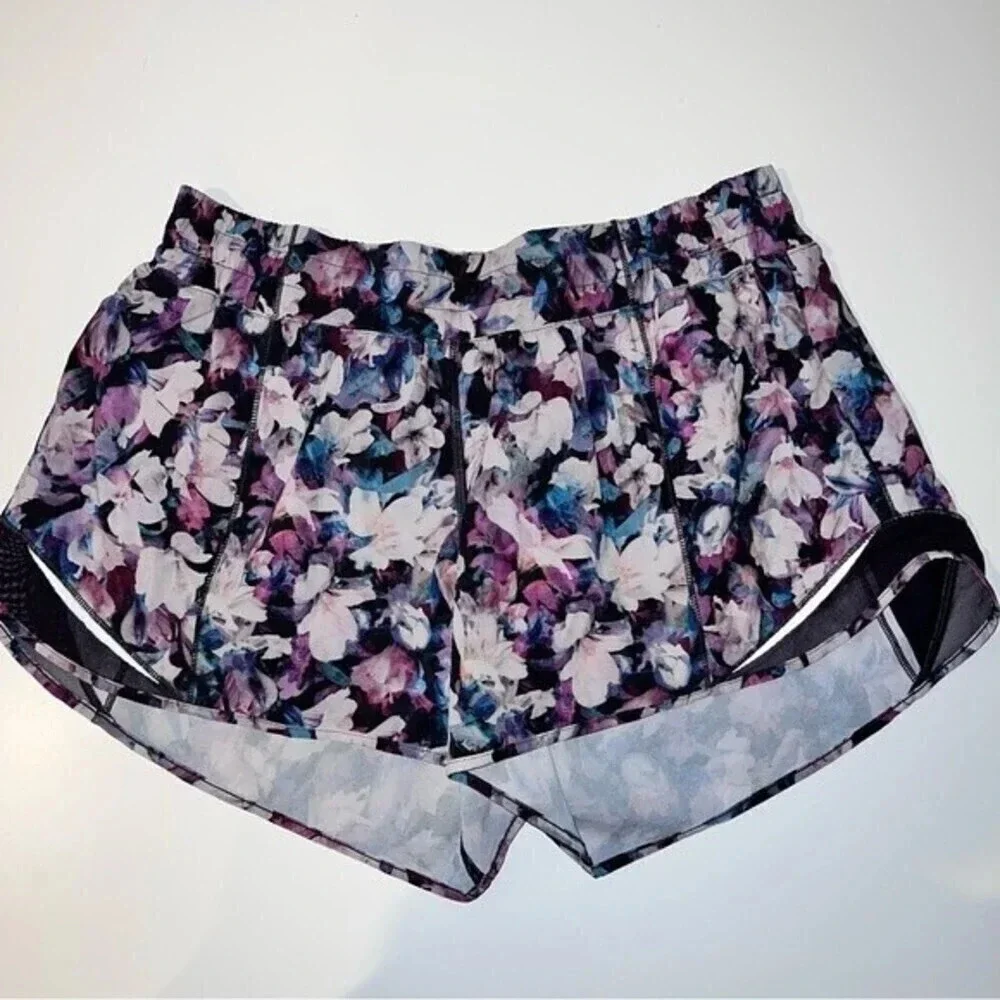 Lululemon Hotty Hot Short II  size 10